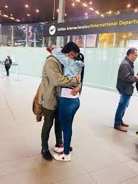 La distancia entre colombia y argentina es de 4,885 kilómetros (3,035 millas). El Es De Argentina Ella De Colombia Amor A Distancia Facebook