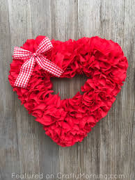 Valentines candy wreath from tidbits from the tremaynes. Fabric Strip Valentine Heart Wreath Crafty Morning