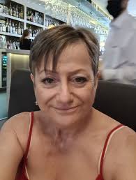 I went to Golborne Comp in the 70's as Julie Hardman. I'm trying to find  friends from that time: Vivienne Turner, Hazel Flynn and Gillian Draper.  Have no idea of their married