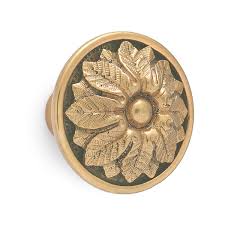 The few curves that persisted in transition furniture are henceforth eschewed. NÂº 70330 Louis Xvi Cabinet Knob