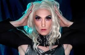 Can Clever Impersonator copy Propaganda and still be a creature?