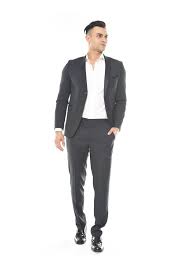 Ordinali adesso nello store online ufficiale! Abiti Uomo Slim Fit Ecco Tutti I Modelli Piu In Voga