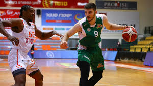 הוא ראה כיצד חברו הטוב דניאל קופרברג מתגייס לצבא ומקבל את כל התנאים והפינוקים האפשריים, וכיצד בתוך הצבא. Bfw7pwi Ppjyxm