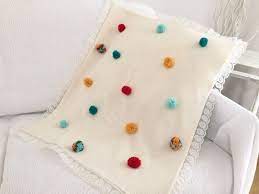 Coperta Per Culla In Pura Lana Merinos Foderata In Cotone Arricchita Con Del Sangallo E Pon Pon Colorati Knitted Baby Blankets Baby Knitting Newborn Blankets