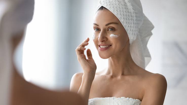 What is the Difference Between Face Cream and Moisturizer? - Avinichi