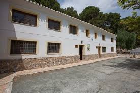 Se trata de una finca privada, totalmente vallada con aparcamiento techado y puerta automática. Casas Rurales La Perdiz Accesible En Sierrra Espuna Murcia