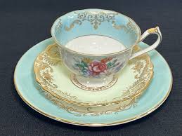 Elizabeth Markus (@8_atableware_teapartyrental) • Fotos y videos de  Instagram