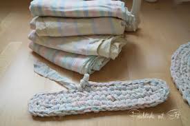 Schauen sie mal und probieren sie selber. Fundstucke Mit Stil Diy Teppich Aus Bettwasche Diy Teppich Teppich Hakeln Hakeln Bettdecke