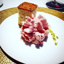 Massimo bottura makes an appetizer that will blow your mind with nothing more than a wheel of parm and a drizzle massimo bottura. I 10 Piatti Simbolo Di Massimo Bottura