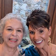 Keeping Lettuce Fresh by Soaking in Water