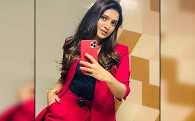 She has turned out to be one of the most top heroines in tamil cinema. Vani Bhojan Joins Suriya S Female Centric Film Directed By Arisil Moorthy