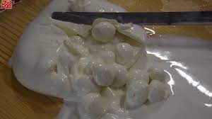 Abbiamo trovato questi dati di caseificio zumpano di zumpano santo, italia as: Mozzarella La Figliata Di Santo Quella Vera L Originale Inventata Dal Caseificio Di Santo Youtube