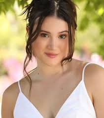 Danielle DellaPorta (@danielle_dellaporta) • Instagram photos and videos