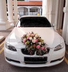 Wedding Car Bmw With All White Rose Or Red On Top Instead Voiture Mariage Voiture Blanche Mariage Mariage Rustique