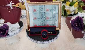 Sudah banyak hantaran yang saya gubah seperti hantaran tunang dan kahwin anak perempuan jika anda ingin saya menggubah hantaran kahwin atau tunang anda,insyaallah, kepercayaan dari. Perbezaan Mas Kahwin Dan Wang Hantaran Blog Kahwin