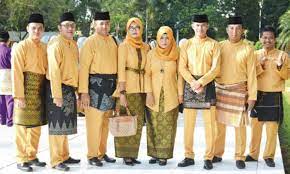 Bidang nilai pertanian rp 54.544.588.580,00 kesehatan rp 131.338.927.000,00 pendidikan dan kebudayaan rp 139.744.257.000,00 pada tahun 2006 ditargetkan rp2,087 triliun. 10 Pakaian Adat Sumatera Utara Keunikannya Andalas Tourism