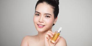 Banyak orang yang memanfaatkan minyak zaitun sebagai salah satu bahan perawatan kecantikan, bahkan sejak zaman romawi kuno. Manfaat Minyak Zaitun Untuk Wajah Cerah Ala Cleopatra