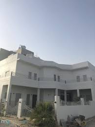 للإيجار دور في الزهراء 4 غرف ماستر اول مع مصعد تشطيب جديد لم يسكن غرفة خادمة مع حمامها غرفة سايق بالسطح بلكونة كبيرة دايرة البيت مواقف مظلله مطبخ مجهز الإيجار 1