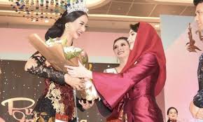 Kiprah roro ayu maulida putri, mahasiswi fakultas hukum universitas airlangga didunia modelling perlu diacungi. Ayu Maulida Jadi Puteri Indonesia 2020 Ini Pesan Arumi Bachsin