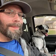 What kind of paint is recommended for a beginner using an airbrush  compressor?