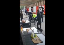 Aplicați generos protecția solară spf 30+ cu spectru larg la fiecare 2 ore, chiar și în zilele tulburi și după înot sau transpirație. Doi PoliÅ£isti ReÅ£inuÅ£i La Pitesti In Cazul BÄƒrbatului Decedat DupÄƒ IntervenÅ£ia BrutalÄƒ A PoliÅ£iei