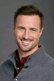 We're nearing Christmas so... I wear a size 4hr tattoo session, but fit a  6🫶🏼🎅🏼