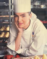 Hoy en el Día Internacional del Chef, no puedo más que sentirme agradecida  y afortunada por mi profesión. Siempre quise acercarme a los momentos  importantes, endulzar vidas y compartir. Ser chef pastelera