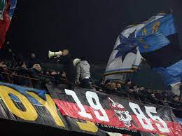 Il storia del gemellaggio tra napoli e roma, che tanto faceva invidia a tutta italia. Agguati E Risse Lontani Dagli Stadi Gli Intrecci Internazionali Tra Ultra Corriere It