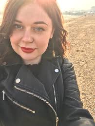 Cari Francis's Instagram, Twitter & Facebook