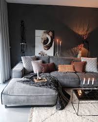 Contemporary living room ideas 2020. Dieses Wohnzimmer Ist Eine Reichhaltige Kombination Von Materialien Und Texturen Diese Ele Cozy Interior Design Cozy Interior Interior Design Living Room Warm