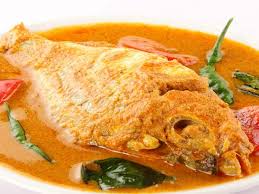 Weka vitunguu maji juu ya ndizi, halafu weka nyanya juu yake, kisha. Samaki Wa Kupaka Traditional Fish Dish From Tanzania