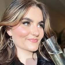 Tanya Downey's Instagram, Twitter & Facebook