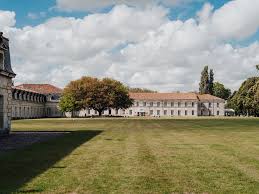 While originally a loyal hundred knight and later politician of eden, rochefort was overcome by his envy of those in higher positions of power. 4 Sterne Hotel In Rochefort Mercure Rochefort La Corderie Royale All