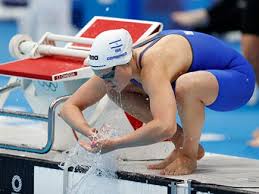 She competes in the 100 m backstroke, . Hbrf0zotgtmzm