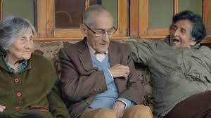 Il cartello vendesi ti capiterà quotidianamente di vedere appesi per le strade del tuo paese cartelli, spesso fluorescenti, con la scritta vendesi. El Lindo Gesto Anonimo Que Recibieron Marta Y Rubi Dos Ancianas De El Agente Topo T13