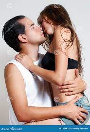 夫妇性交前的爱抚熟友年轻人库存图片. 图片包括有意义, 夫妇, 结婚, 少年, 晚上, 丈夫, 妇女- 13046747