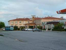 Dieses hotel befindet sich in belvís de monroy und ist nur 5,1 km von orchydarium und 5 km von castillo de belvís de monroy entfernt. View Of Front Of Hotel And Car Park Photo De Hotel Alonso De Monroy Belvis De Monroy Tripadvisor