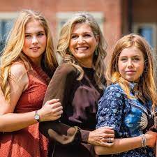 Ik hoop dat je een leuke verjaardag hebt gehad. Queen Maxima On Instagram Zomerfotosessie 2019 Queenmaxima Princessamalia Princessalexia Koninginmaxima Prinsesamalia Prinsesalexia Nederland Fotos