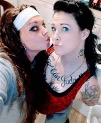 Deanna Howe's Instagram, Twitter & Facebook