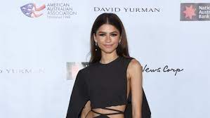 Zendaya accepts the emmy for outstanding lead actress in a drama series for euphoria at the 72nd emmy awards. Euphoria Rue Das Musst Ihr Uber Zendaya Wissen