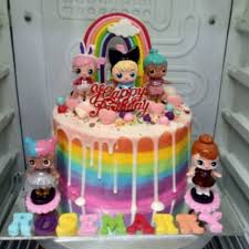 Kamu bisa memesan dengan tema superhero untuk momen spesial si kecil. Contoh Gambar Kue Ulang Tahun Lol