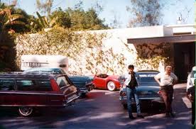 Elvis S House In California 565 Perugia Way Los Angeles California A Hiring House In Bel Air In Elvis Presley Elvis Elvis Presley House