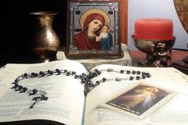 Por su dolorosa pasión, ten misericordia de nosotros y del mundo entero. Coronilla De La Divina Misericordia Como Rezar La Coronilla Paso A Paso
