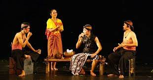 Berikut ini yang bukan termasuk unsur sastra dalam sebuah drama adalah. Teater Tradisional Arts Quizizz