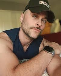 Tara Moats's Instagram, Twitter & Facebook