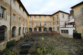 Altri progetti wikisource wikiquote wikisource contiene alcuni canti in dialetto toscano wikiquote contiene citazioni di o su proverbi toscani altri progetti wikiquote wikiquote contiene una raccolta di modi di dire toscani collegamenti esterni modifica  atlante lessicale toscano (alt) ; Buongiorno Castiglion Fiorentino Studiare All Estero