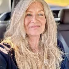 في آخر حلقاتنا، يصف @profgalloway علامة مارجوري تايلور جرين إلى  @karaswisher بأنها: "نوع المرأة التي ستعيد الدجاج المشوي إلى كوستكو" بعد  تناول نصفه.