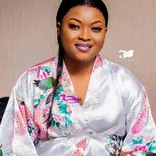 Travis Scott samples a Zambian song "Nsunka Lwendo" by Amanaz