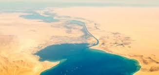 قناة السويس الجديدة هي تفريعة جديدة لقناة السويس من الكيلو متر 61 إلى الكيلو متر 95 (طبقاً للترقيم الكيلو متري للقناة). Ù…Ù‚Ø§Ù„ Ø¹Ù† Ø£Ù‡Ù…ÙŠØ© Ù‚Ù†Ø§Ø© Ø§Ù„Ø³ÙˆÙŠØ³ Ù…ÙˆØ¶ÙˆØ¹