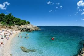 Er befindet sich in einem der meistbesuchten städte an der mittelmeerküste, der alten kroatischen stadt dubrovnik. Strand Dubrovnik Die Besten Strande In Dubrovnik